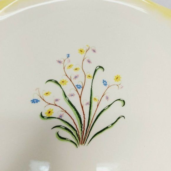 * 10"  cream and yellow ceramic Platter with minimal floral centerpiece - Picture 4 of 7